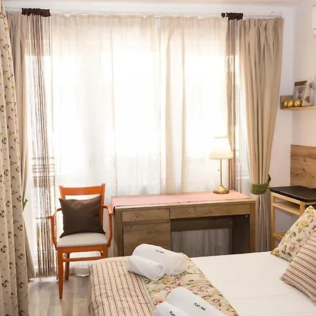 Rustic Interior In A Modern 2-bedroom Apartment Warna